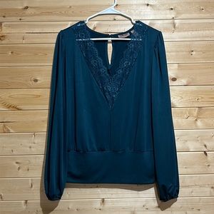 Woman’s (Buckle) Long Sleeve SZ:M